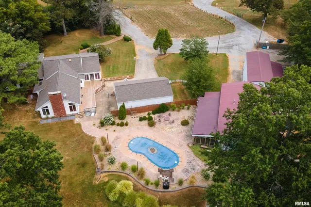 $568,800 | 17127 Highway 51, De Soto, IL 62924