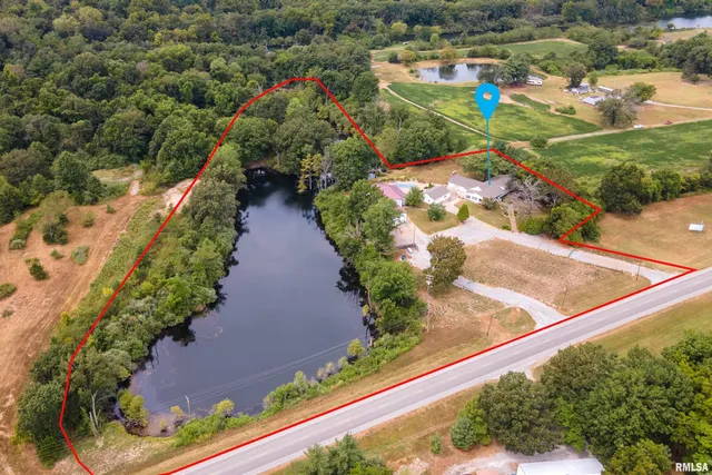 $568,800 | 17127 Highway 51, De Soto, IL 62924