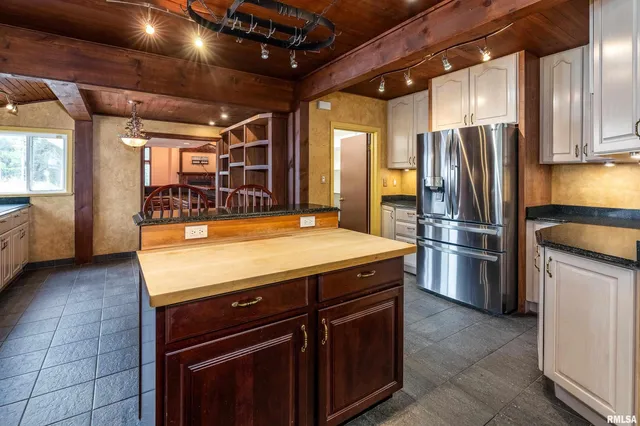 $568,800 | 17127 Highway 51, De Soto, IL 62924