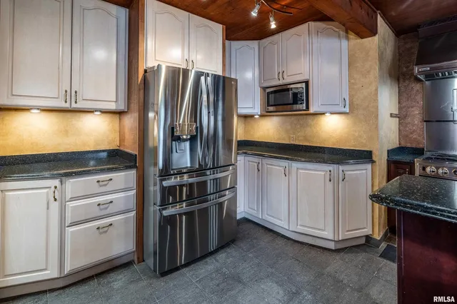 $568,800 | 17127 Highway 51, De Soto, IL 62924