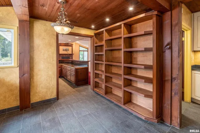 $568,800 | 17127 Highway 51, De Soto, IL 62924