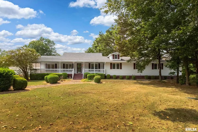 $568,800 | 17127 Highway 51, De Soto, IL 62924