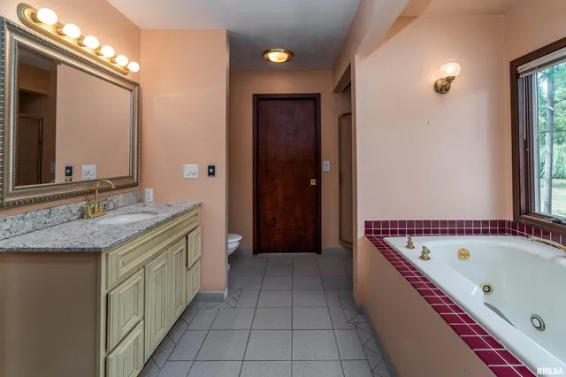 $568,800 | 17127 Highway 51, De Soto, IL 62924