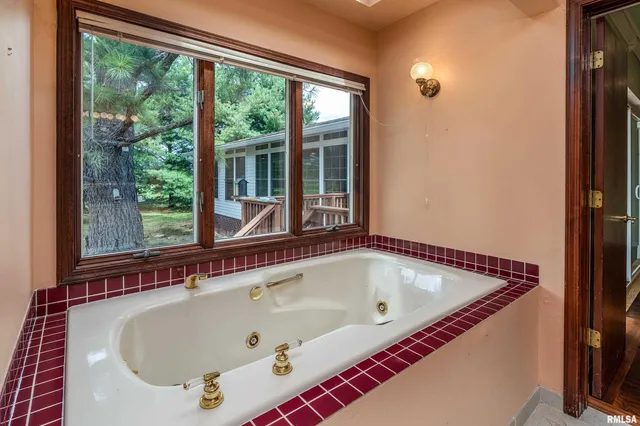 $568,800 | 17127 Highway 51, De Soto, IL 62924