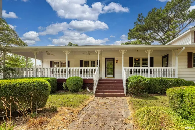 $568,800 | 17127 Highway 51, De Soto, IL 62924