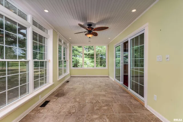 $568,800 | 17127 Highway 51, De Soto, IL 62924