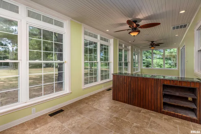 $568,800 | 17127 Highway 51, De Soto, IL 62924