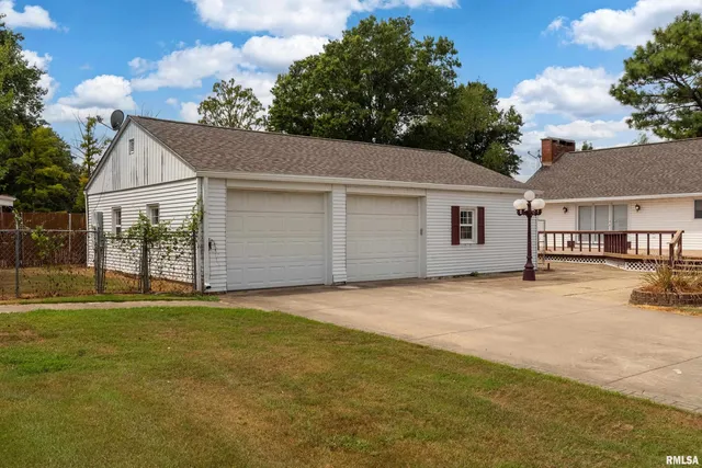 $568,800 | 17127 Highway 51, De Soto, IL 62924