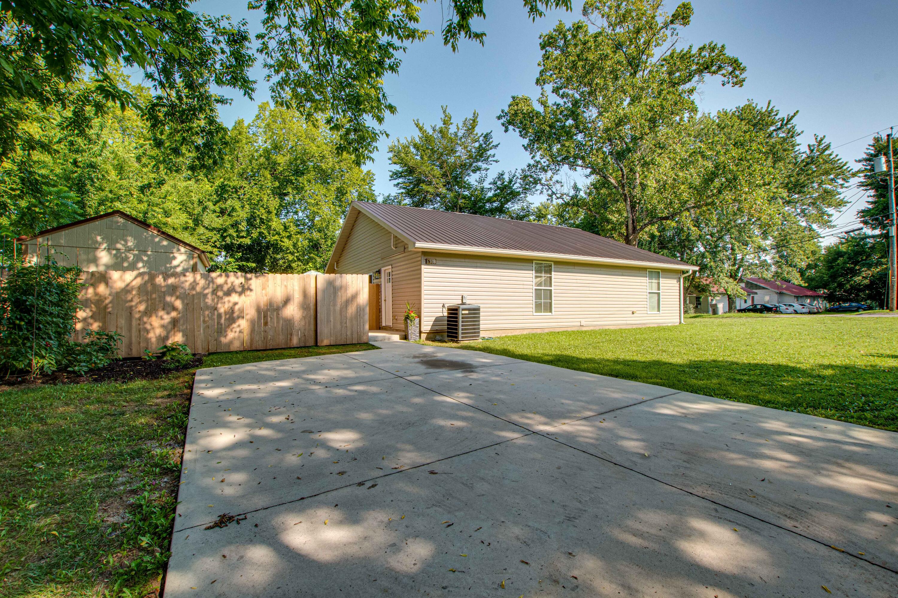 650 4th Street Southeast Cleveland, TN 37311 - Photo 2 of 23 650 4th St SE-2