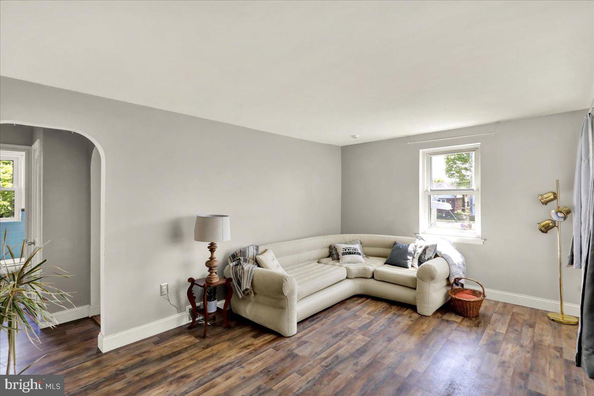 418 Egle Road Reading, PA 19601 - Photo 7 of 33 Living Room