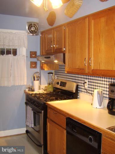 8322 Wyton Road Towson, MD 21286 - Photo 5 of 20 Kitchen #2