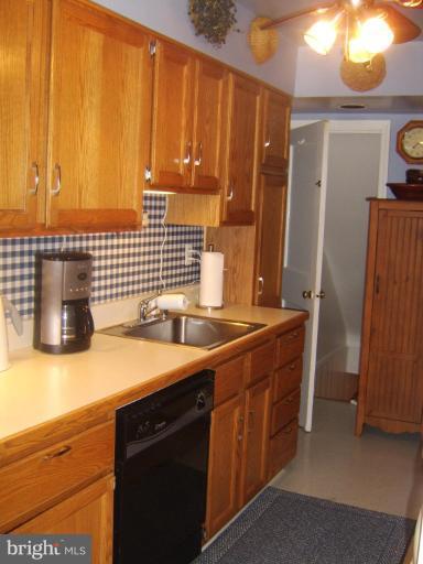 8322 Wyton Road Towson, MD 21286 - Photo 6 of 20 Kitchen #3