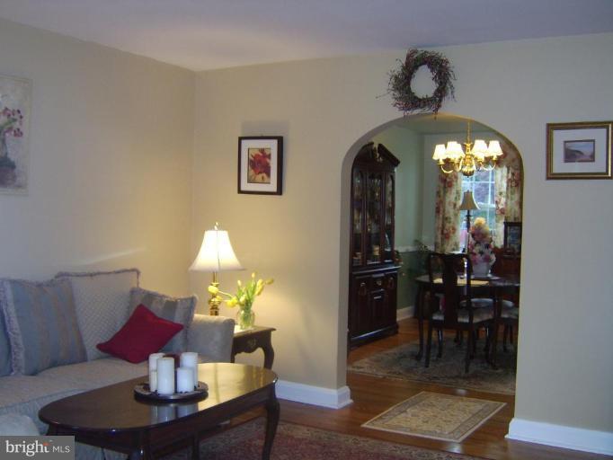 8322 Wyton Road Towson, MD 21286 - Photo 7 of 20 Living Room/Dining Room