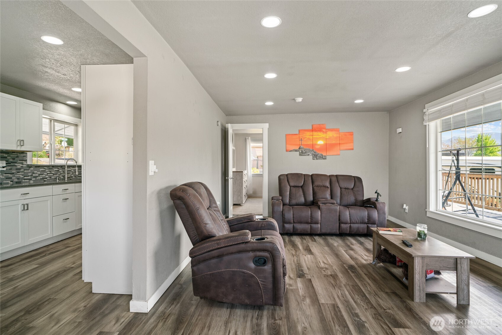 2440 Rock Island Road East Wenatchee, WA 98802 - Photo 14 of 37 a living room with furniture and a flat screen tv
