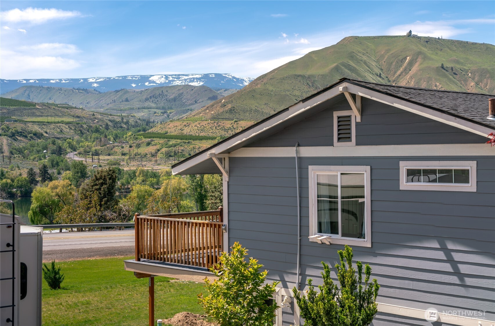 2440 Rock Island Road East Wenatchee, WA 98802 - Photo 18 of 37 a view of a house with wooden fence and floor