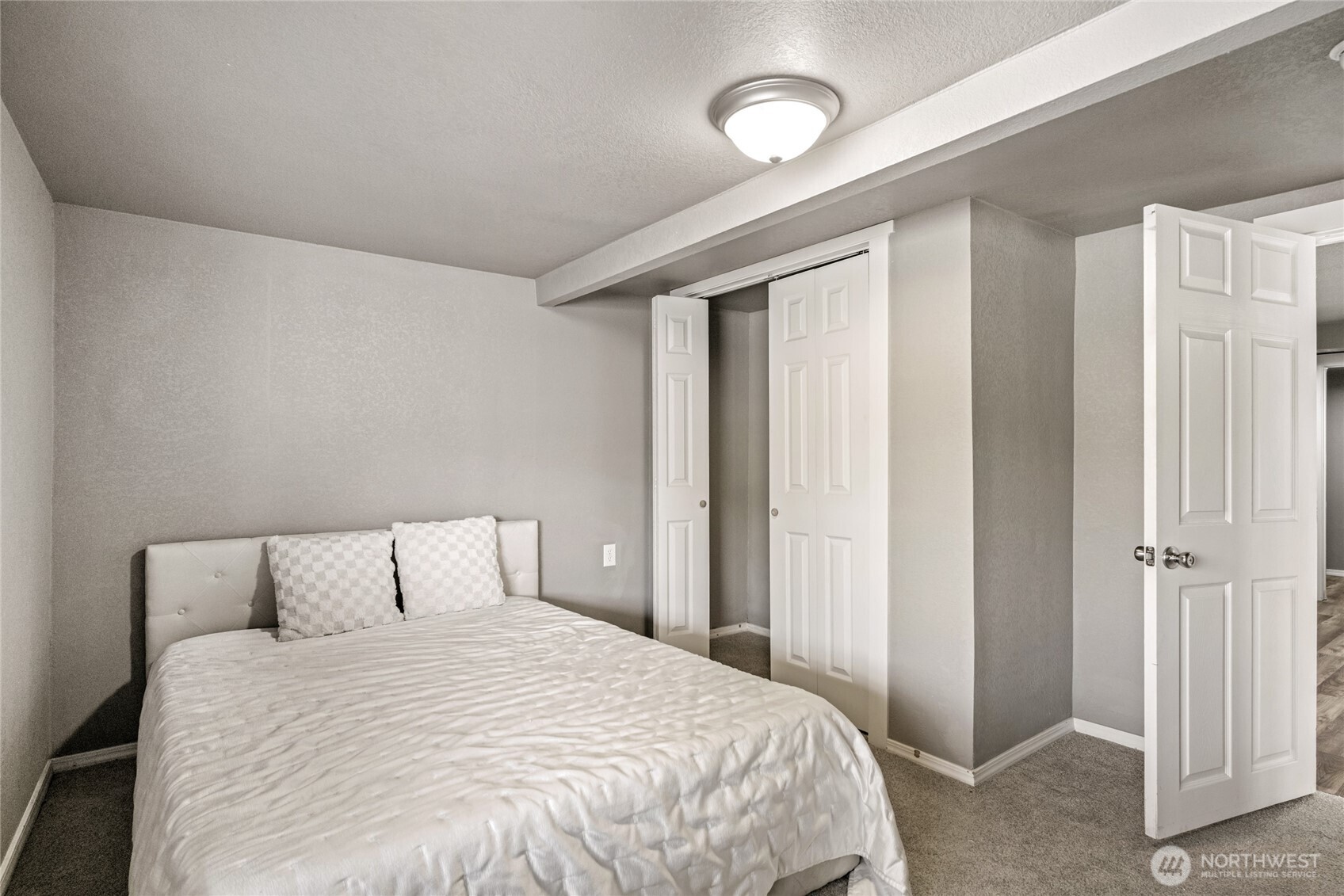 2440 Rock Island Road East Wenatchee, WA 98802 - Photo 28 of 37 a bedroom with a bed and a window