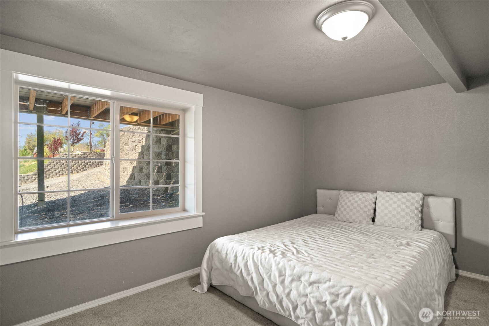2440 Rock Island Road East Wenatchee, WA 98802 - Photo 29 of 37 a bedroom with a bed and a window