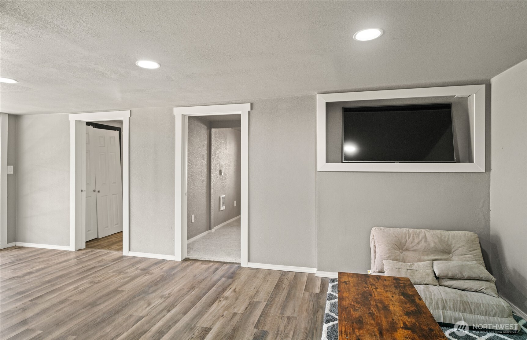 2440 Rock Island Road East Wenatchee, WA 98802 - Photo 31 of 37 a bedroom with a bed and a television