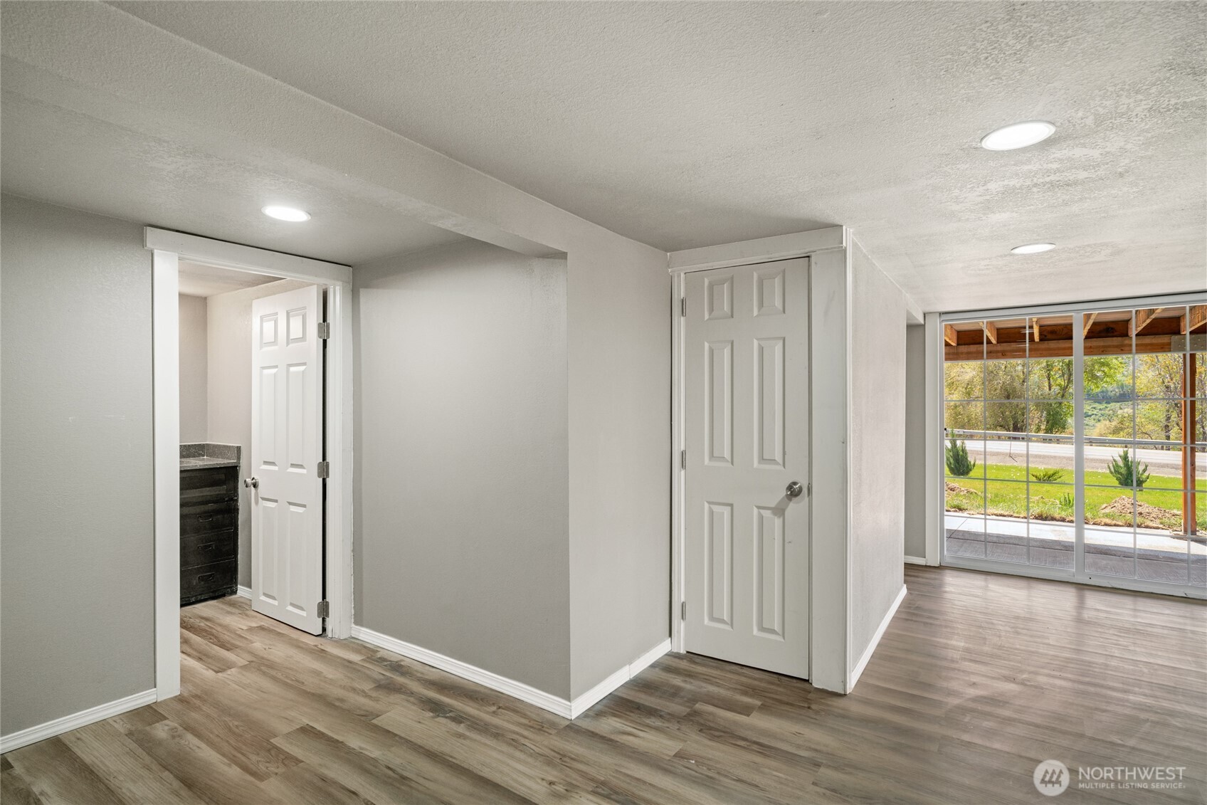 2440 Rock Island Road East Wenatchee, WA 98802 - Photo 33 of 37 an empty room with wooden floor and windows
