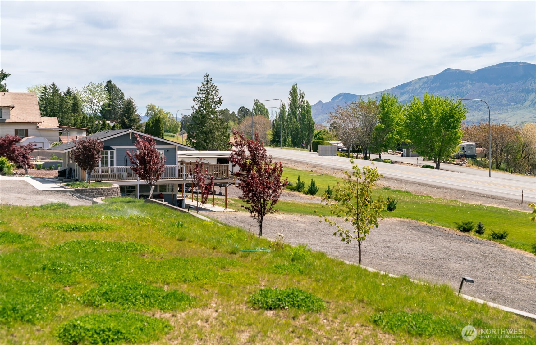 2440 Rock Island Road East Wenatchee, WA 98802 - Photo 34 of 37 a view of a swimming pool with lawn chairs and plants