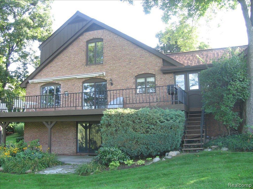 1883 Wingate Road, Unit 1 Bloomfield Hills, MI 48302 - Photo 4 of 19 Full deck facing golfcourse and
