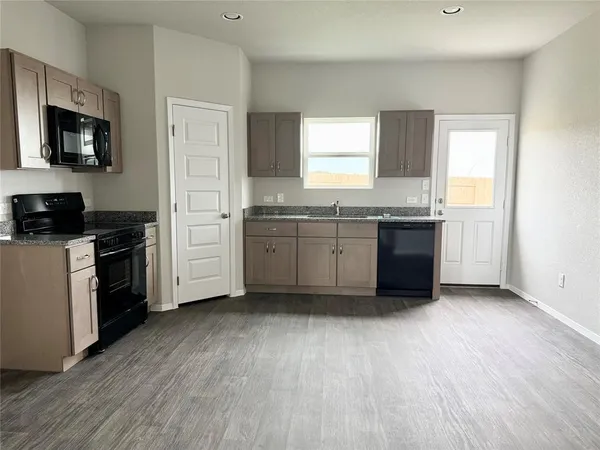 $1,900 | 2702 Paragon Fox Drive, Manor, TX 78653