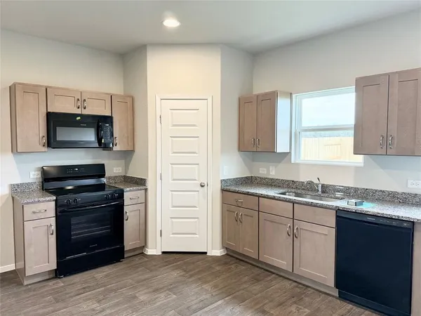 $1,900 | 2702 Paragon Fox Drive, Manor, TX 78653