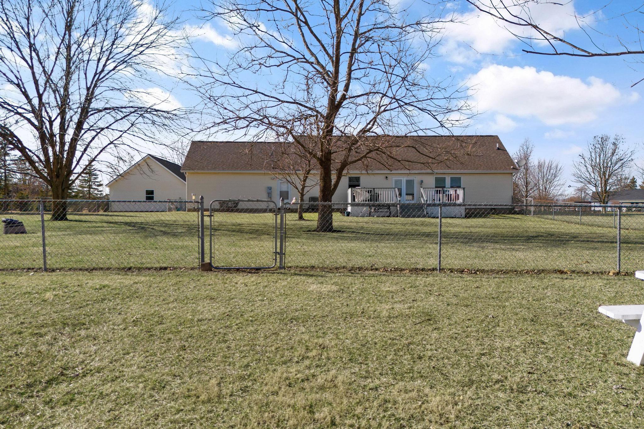 75 South State Rte 72 Sabina, OH 45169 - Photo 31 of 48 back yard and fence