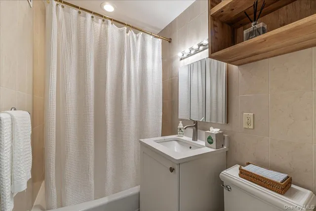 $1,575,000 | 210-08 41st Avenue | Bayside