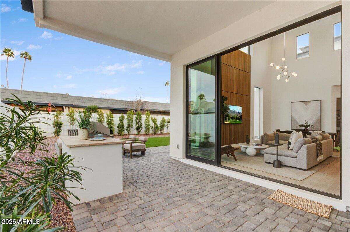 100 West Northern Avenue, Unit 6 Phoenix, AZ 85021 - Photo 12 of 26 a living room with furniture potted plant and a large window