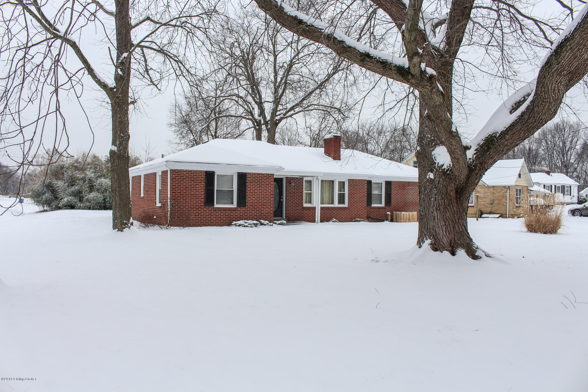 4628 Dover Road Louisville, KY 40216 - Photo 2 of 27 IMG_7644