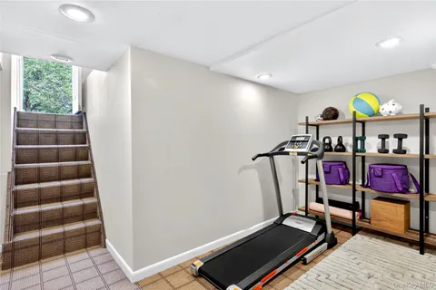 $899,000 | 7 Abrams Place, Lynbrook, NY 11563