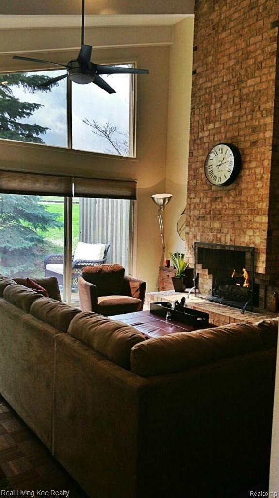 751 Oak Brook Ridge Drive Rochester, MI 48307 - Photo 3 of 20 2015-04-20_14.21