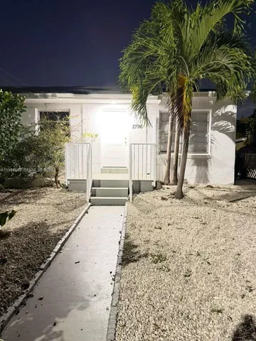 $2,600 | 2796 Southwest 34th Court, Unit 2796, Miami, FL 33133