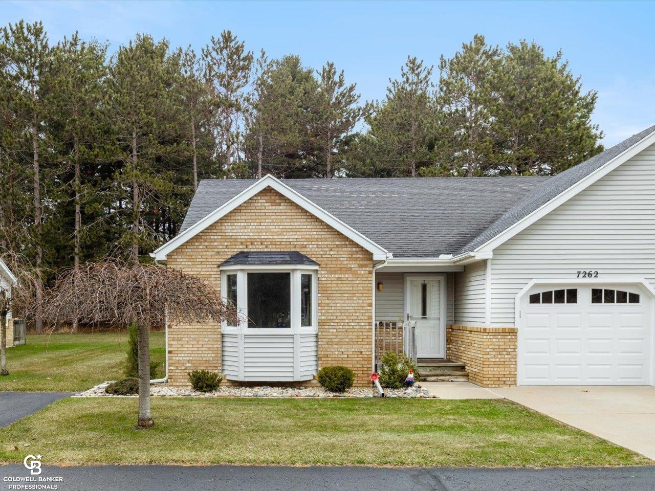 7262 Lakeshore Road Lakeport, MI 48059 - Photo 1 of 55