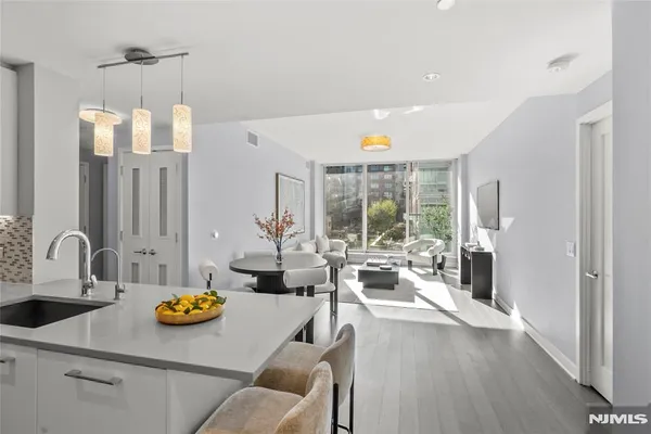 $1,050,000 | 1200 Ave At Port Imperial, Unit 521, Weehawken, NJ 07086