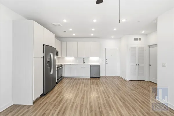 $1,300 | 4802 South Congress Avenue, Unit 514, Austin, TX 78745