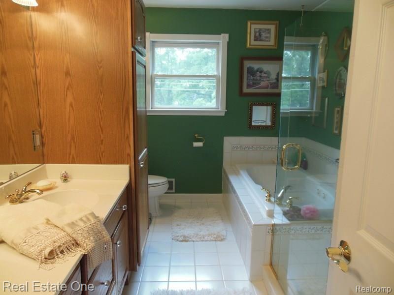 10155 Roberts Road Gregory, MI 48137 - Photo 36 of 89 Linen closet