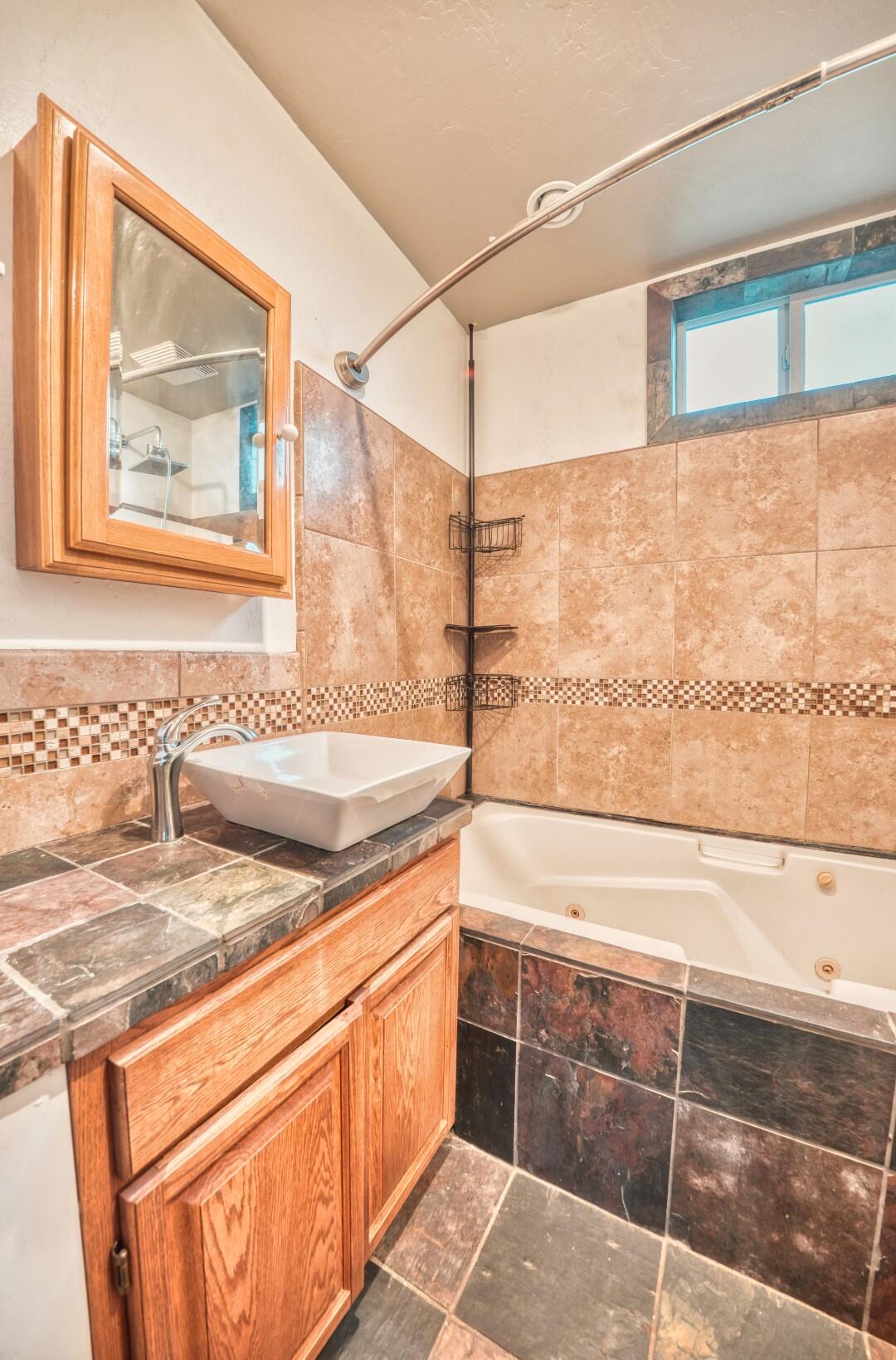 2076 Table Rock Road Medford, OR 97501 - Photo 6 of 22 2076 Table Rock (7)