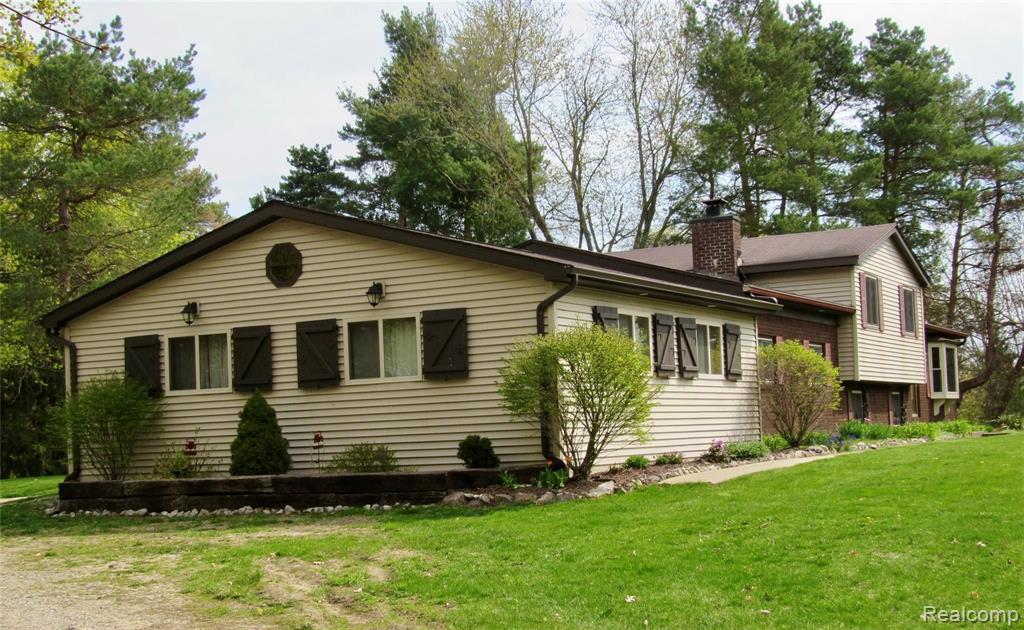 12439 Green Road Goodrich, MI 48438 - Photo 2 of 41