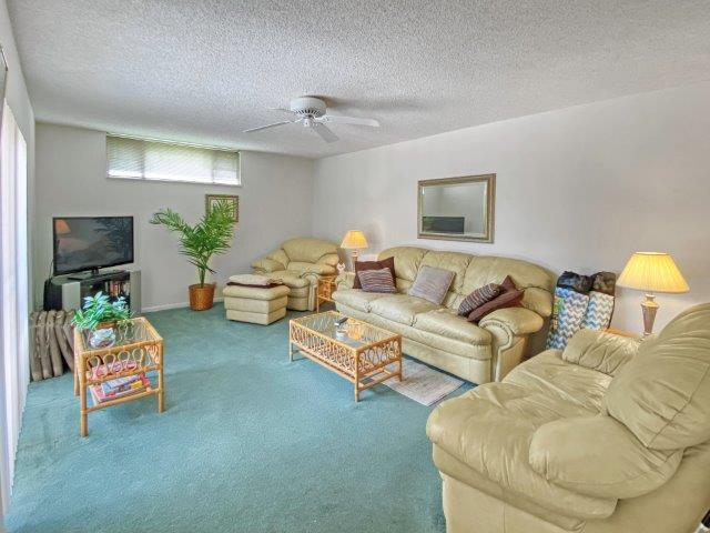 62 Springdale Circle Palm Springs, FL 33461 - Photo 4 of 11 62 Springdale Circle Living Room