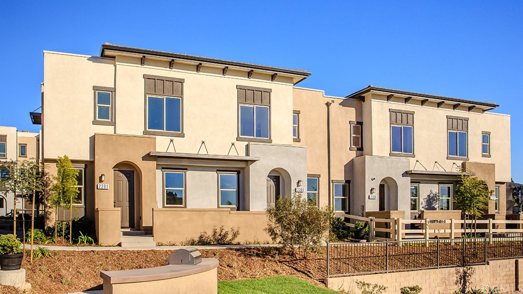 2465 Solara Lane Vista, CA 92081 - Photo 1 of 5