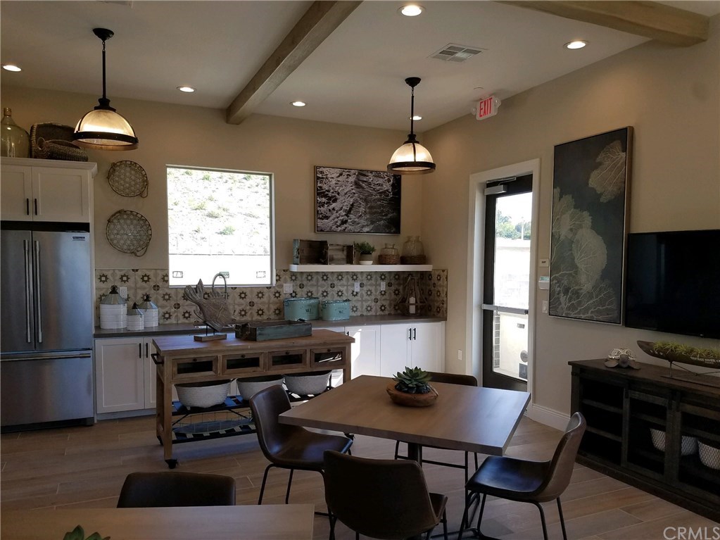 2465 Solara Lane Vista, CA 92081 - Photo 2 of 5