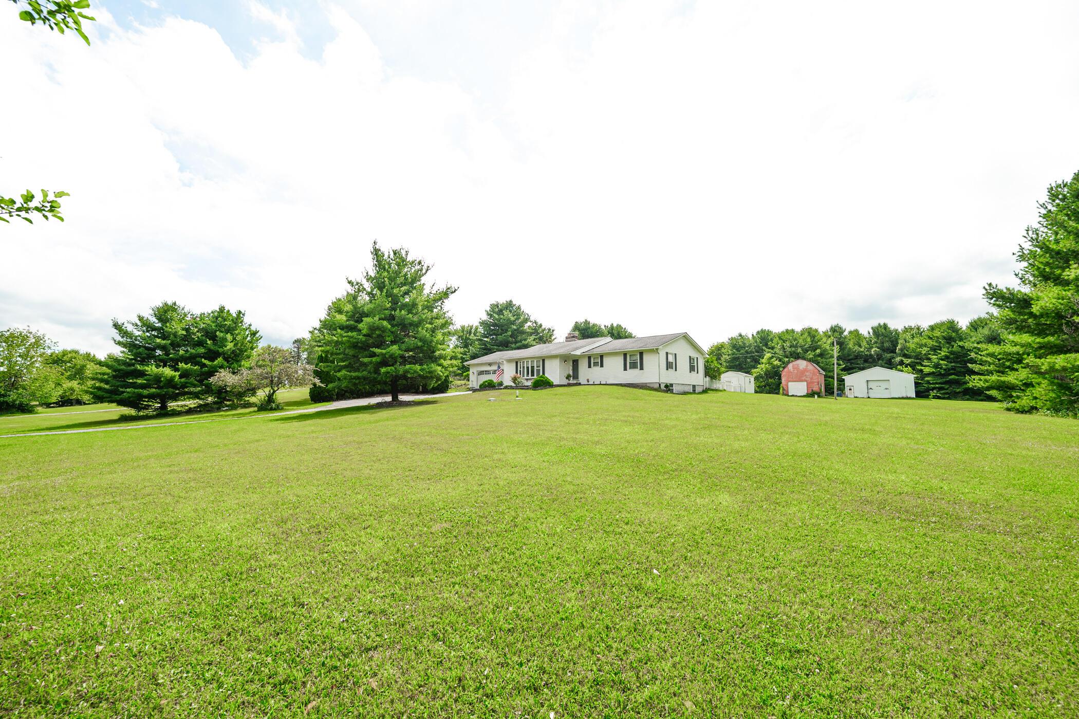 7331 Northridge Road Johnstown, OH 43031 - Photo 13 of 20 7331 northridge 055 yard big one