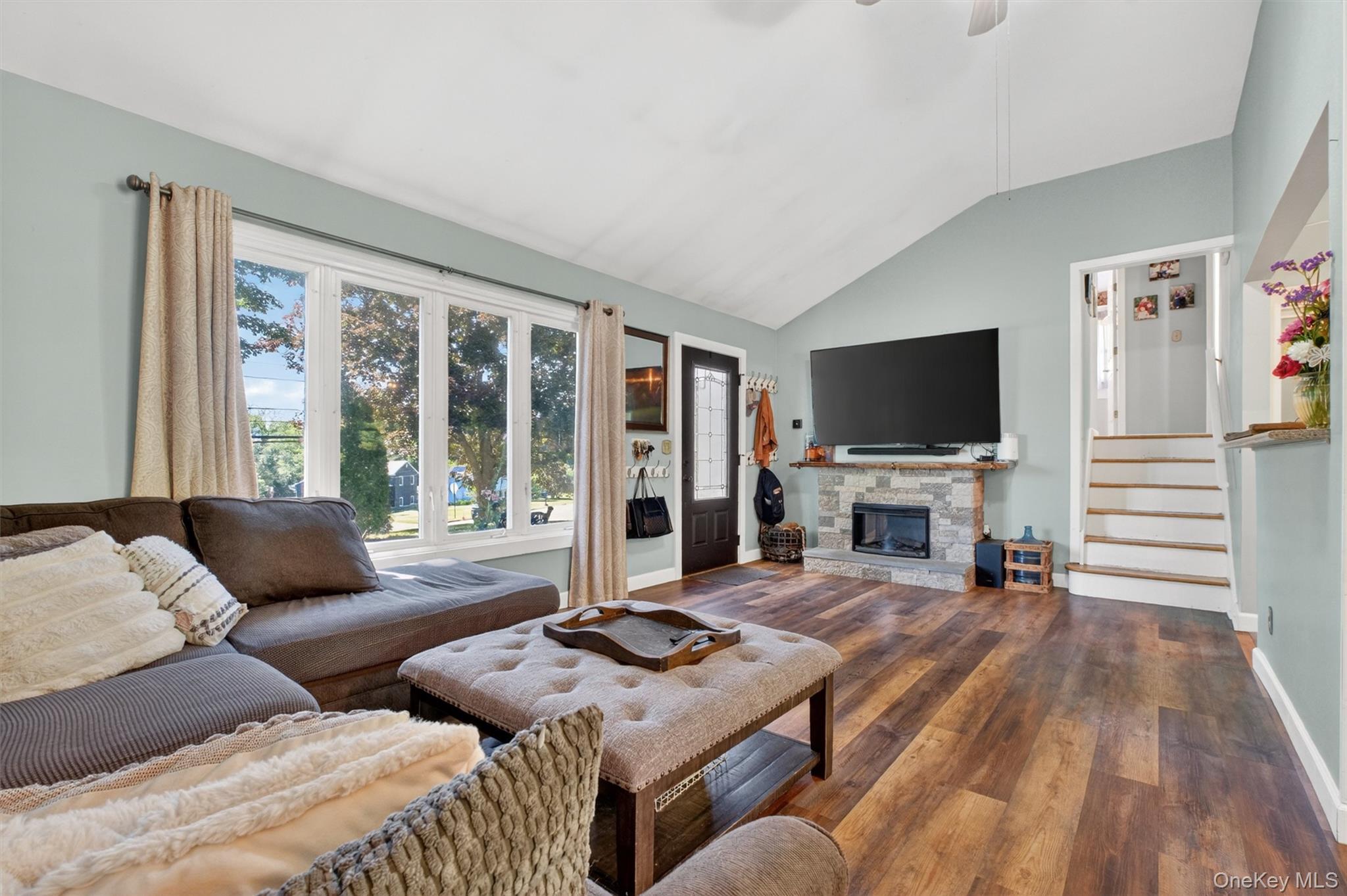 13 Clarkview Road New Windsor, NY 12553 - Photo 4 of 43