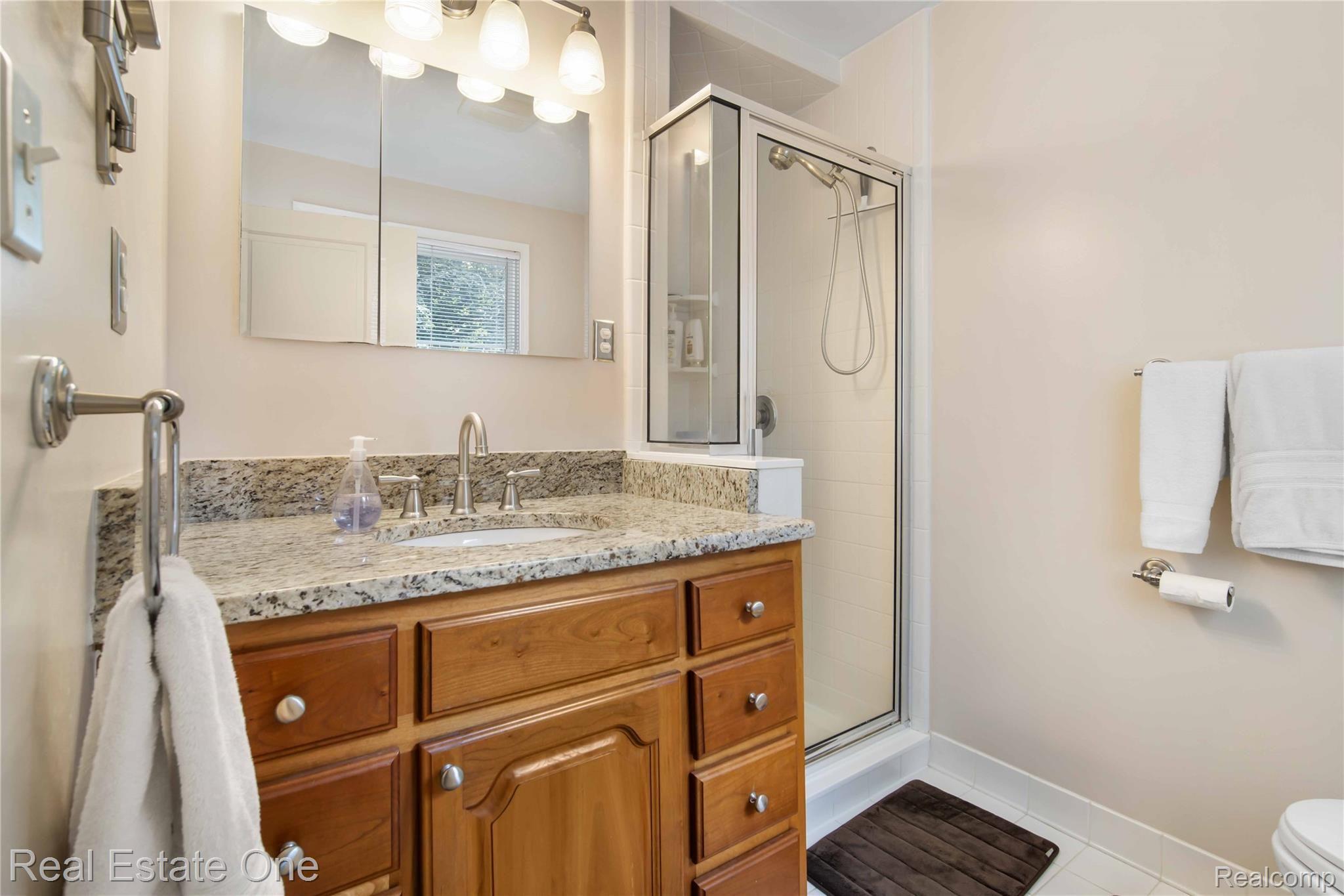 2738 New England Drive Rochester, MI 48309 - Photo 23 of 43 IMG_0906.JPG