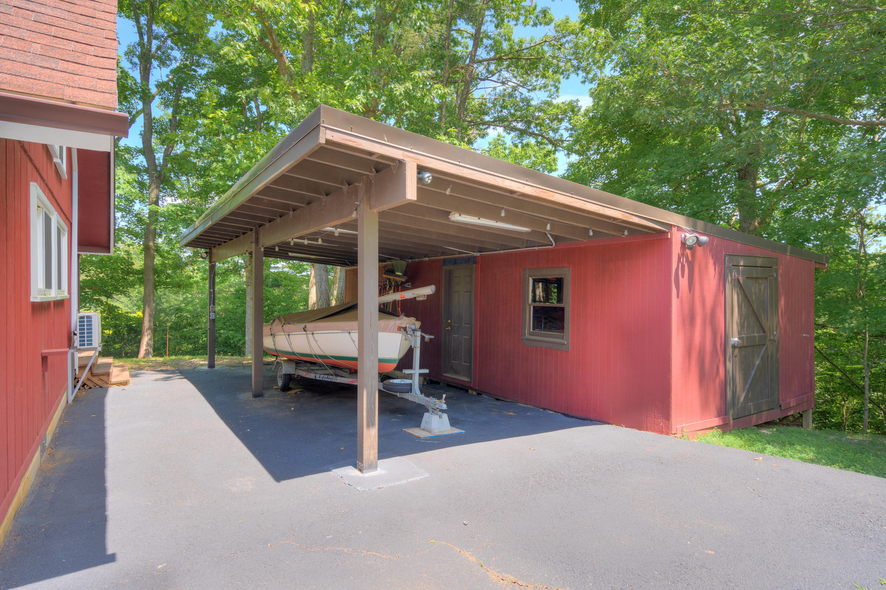4366 Plantation Estates Road Radford, VA 24141 - Photo 3 of 41 4366_PlantationEstatesRd_HiRes-4