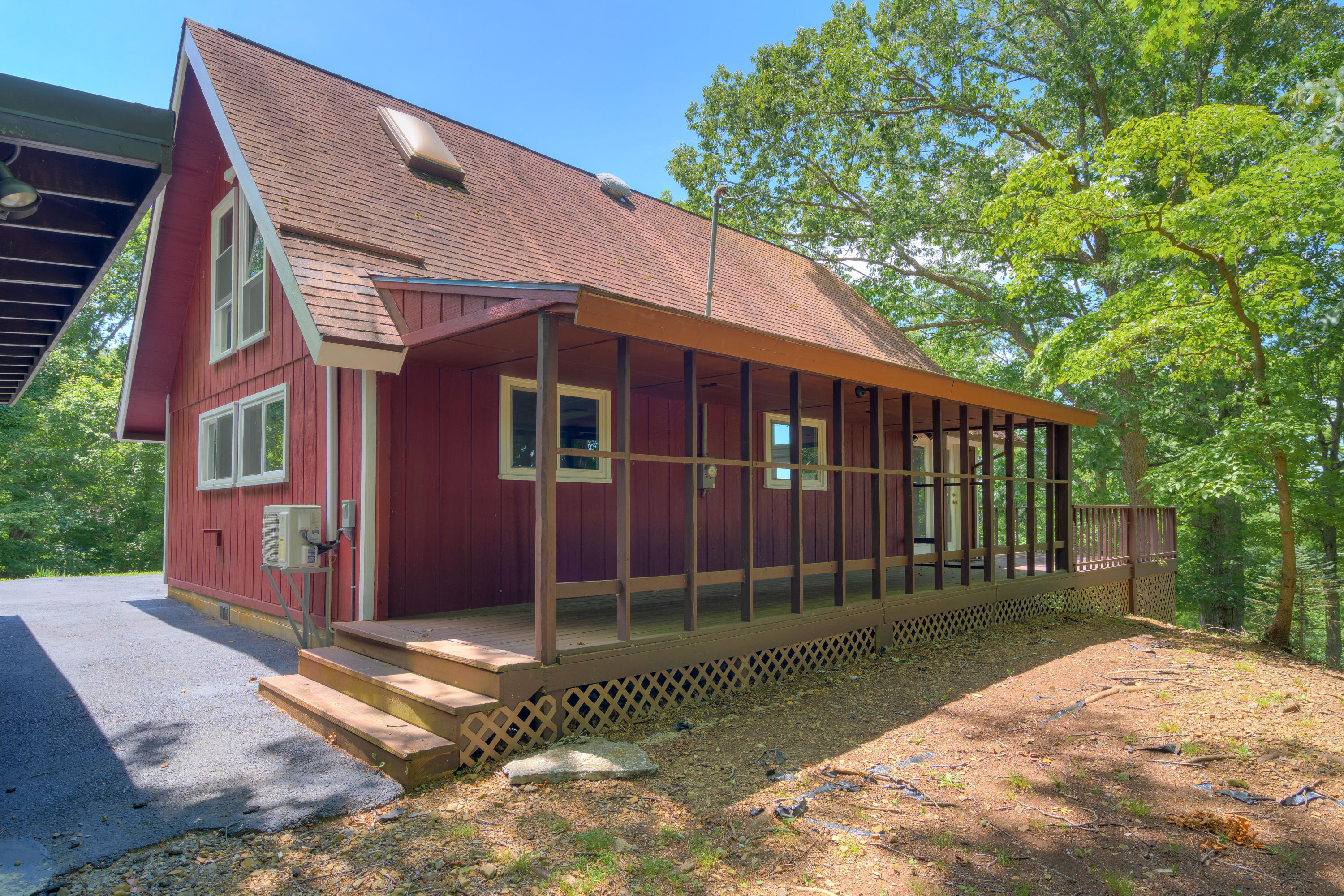 4366 Plantation Estates Road Radford, VA 24141 - Photo 4 of 41 4366_PlantationEstatesRd_HiRes-5