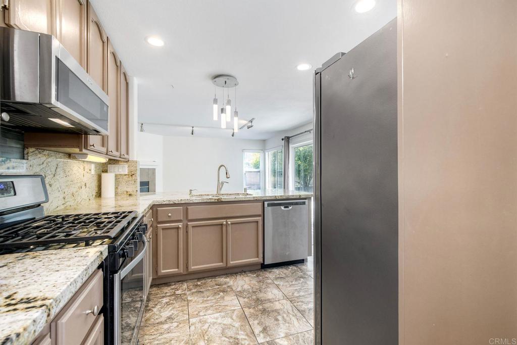 4511 Corte Azul Oceanside, CA 92056 - Photo 6 of 36