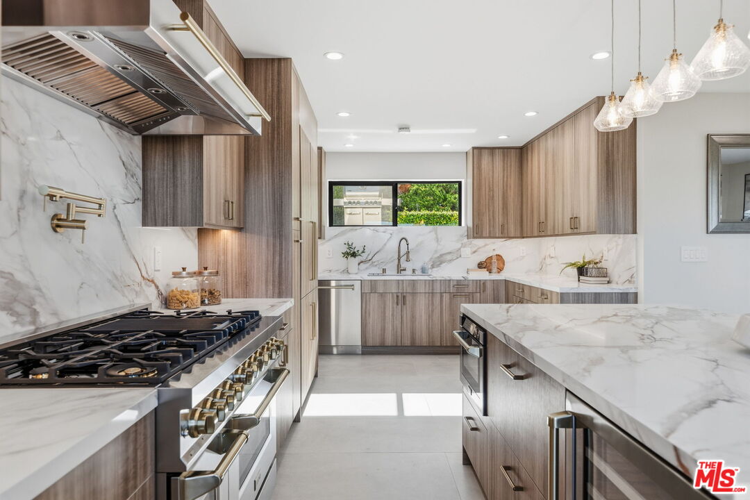 3465 Valley Meadow Road Sherman Oaks, CA 91403 - Photo 12 of 71